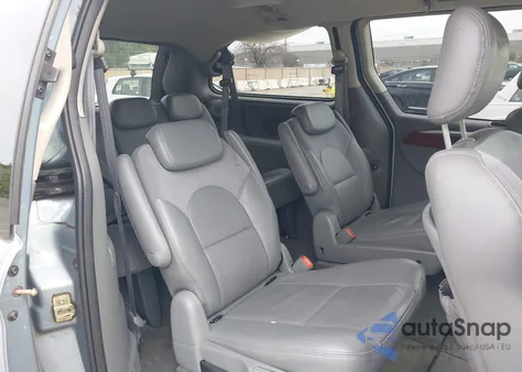 2005 Chrysler Town & Country Limited z USA, uszkodzony, nr VIN 2C8GP64L05R319265